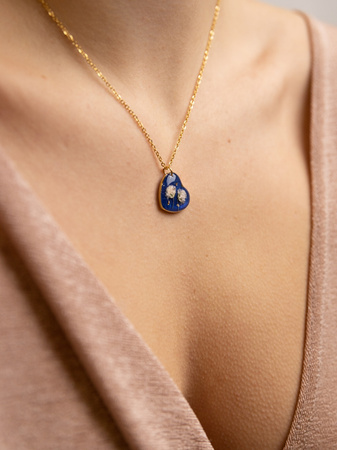 Naszyjnik serce ROYAL BLUE z gipsówką